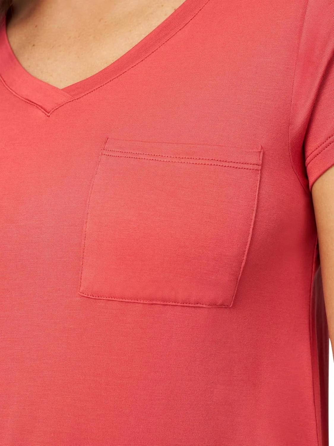 Cable & Gauge Womens Apparel V-Neck Swing Body Pocket Tee with Hi-Low Hem