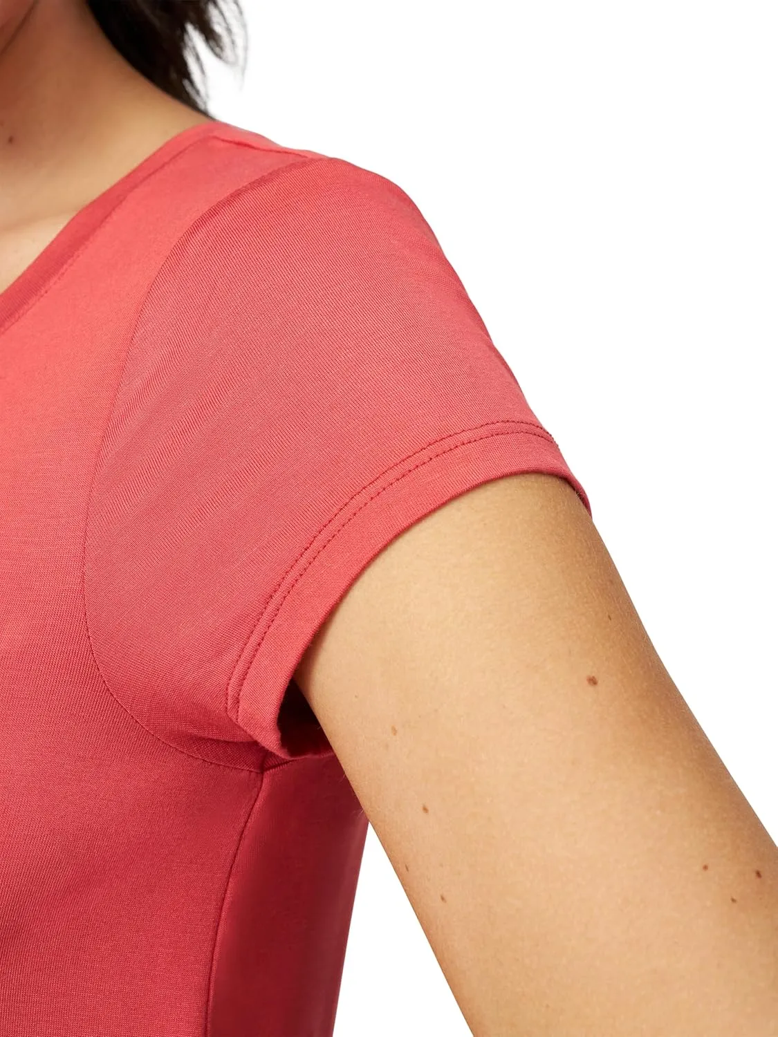 Cable & Gauge Womens Apparel V-Neck Swing Body Pocket Tee with Hi-Low Hem