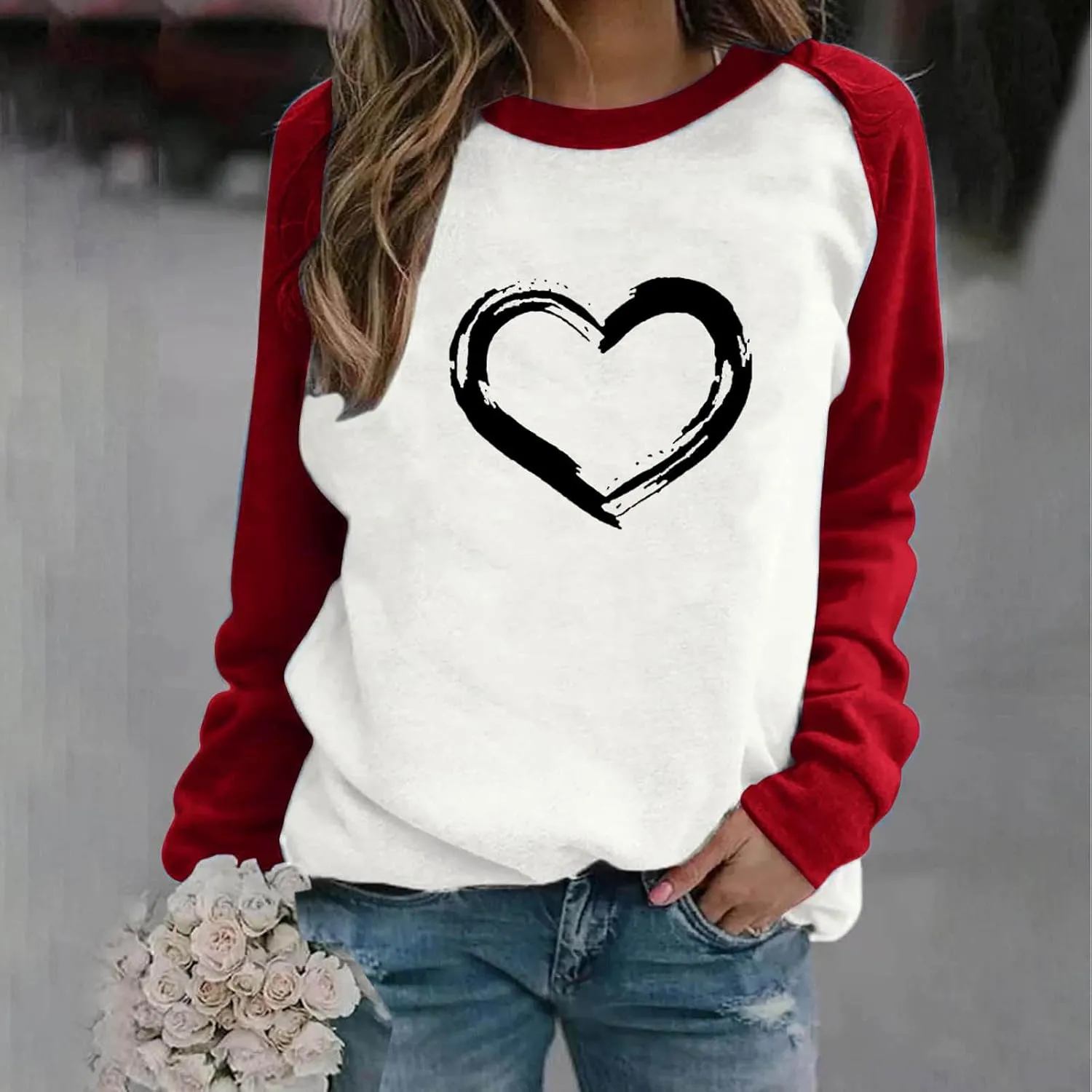 Crewneck Sweatshirts For Women Cute Heart Graphic Long Sleeve Tops Casual Loose Tunic Pullover Winter Outfits 2024